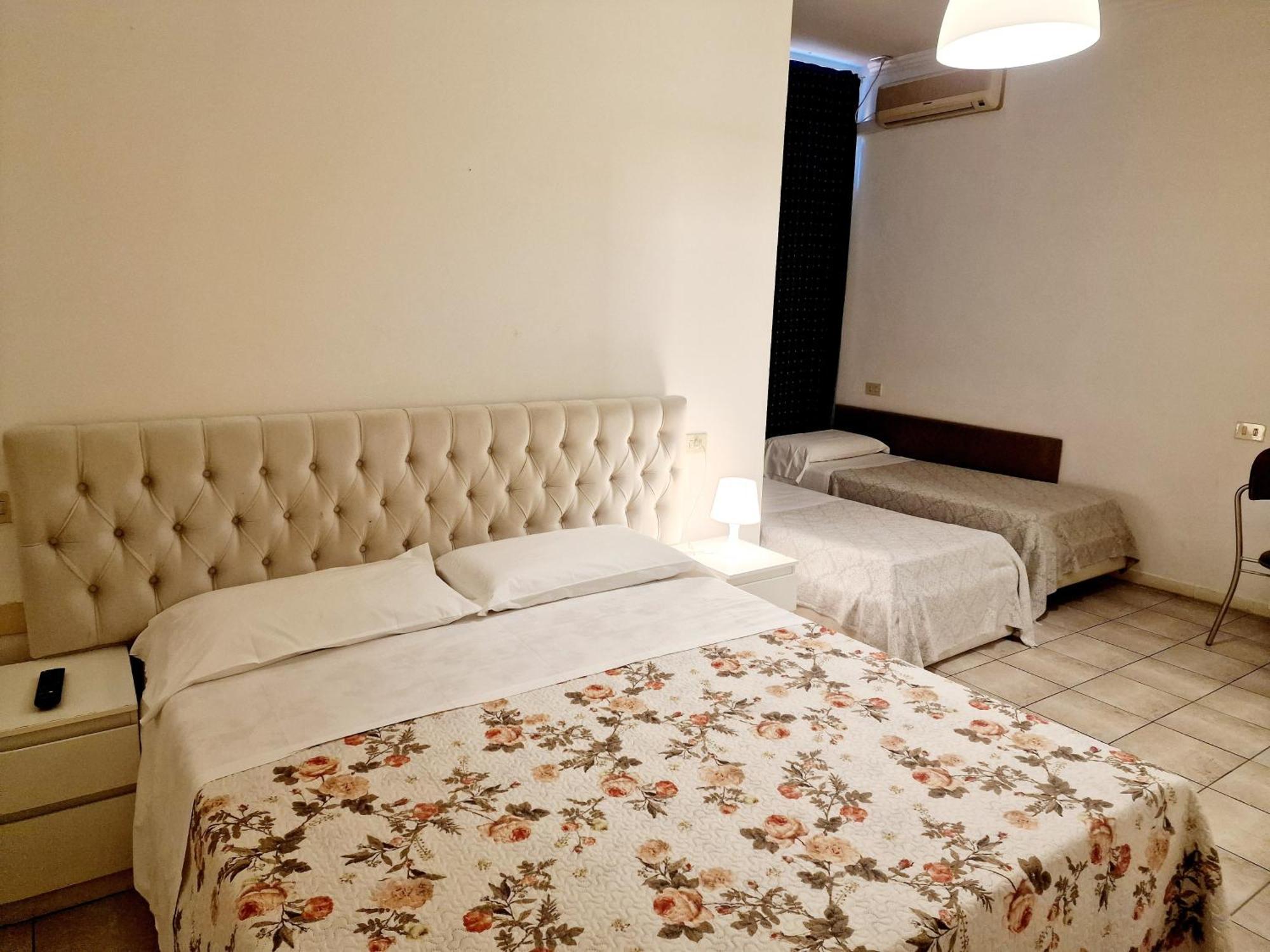 Hotel Firenze 2000 Kültér fotó