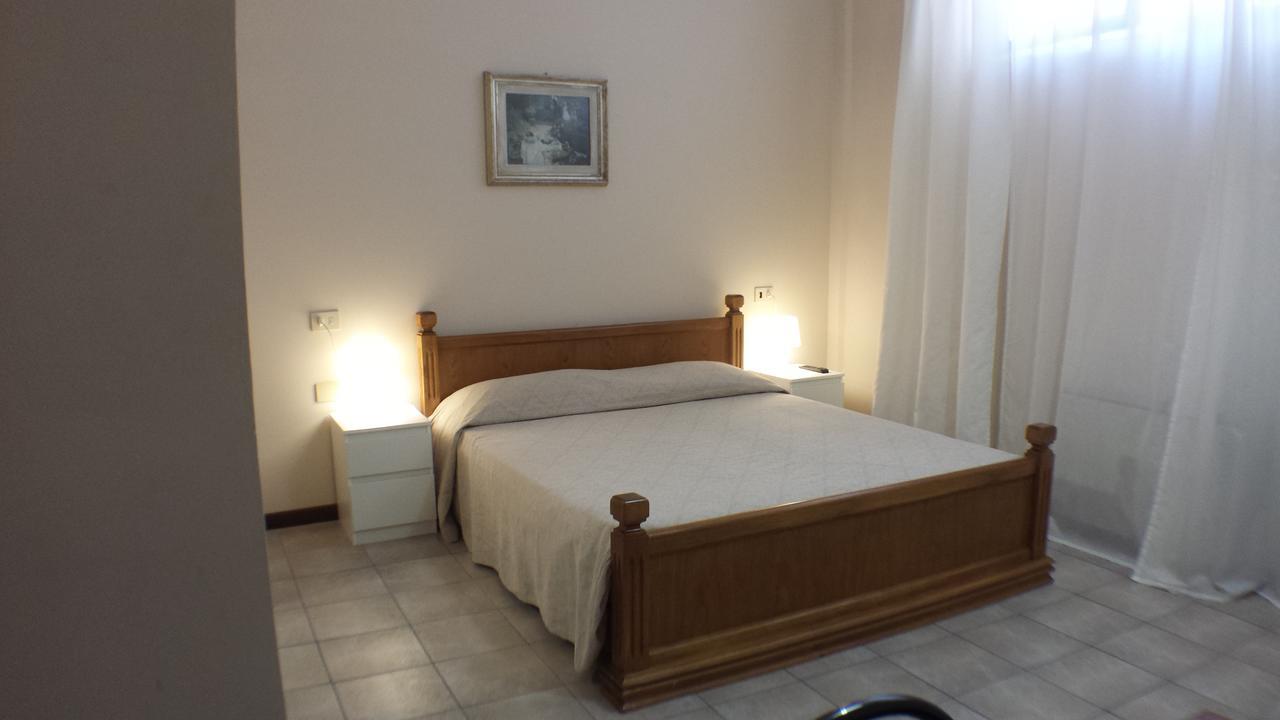 Hotel Firenze 2000 Kültér fotó